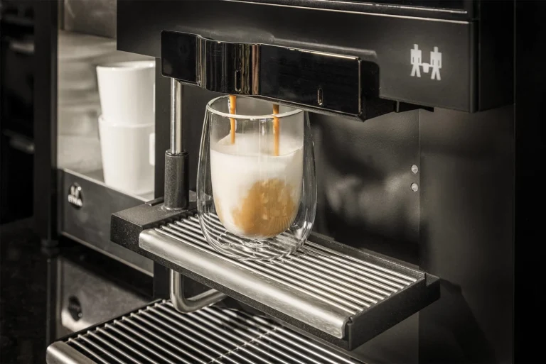 ETNA koffiemachine ontkalken en schoonmaken: wat moet je zelf doen?